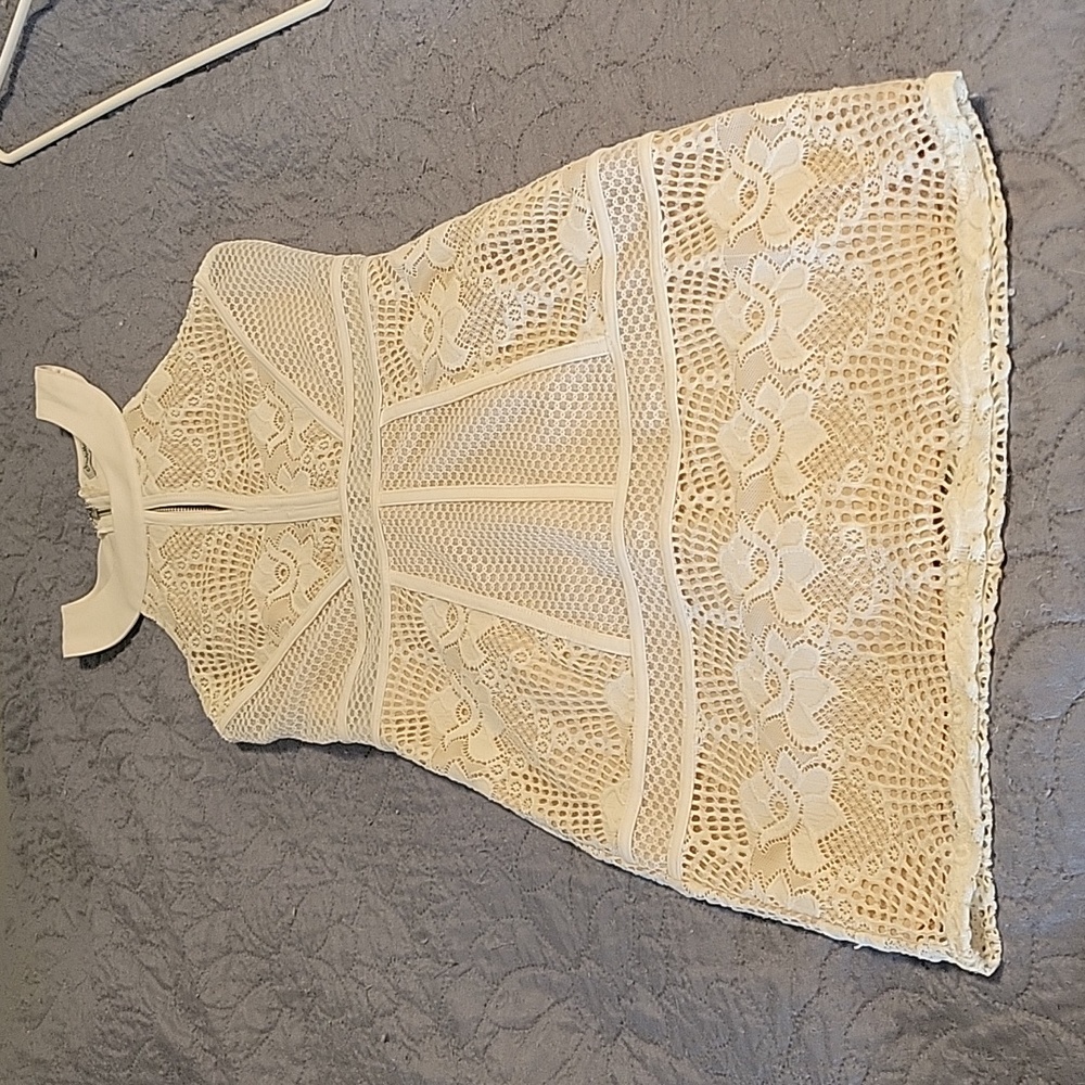 Beige lace dress that's fully lined